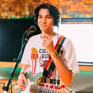 Phum Viphurit 的头像