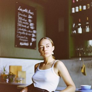 Alba August 的头像