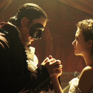 Cast Of "The Phantom Of The Opera" Motion Picture 的头像