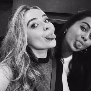Jasmine Thompson & Sabrina Carpenter 的头像