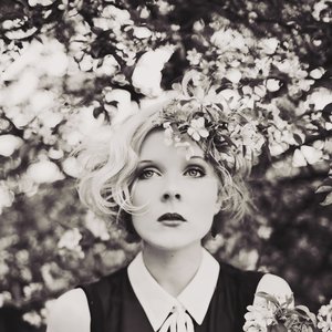 Elly Lucas için avatar