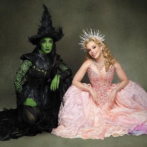 Myra Ruiz, Fabi Bang e Elenco de Wicked Filme 的头像
