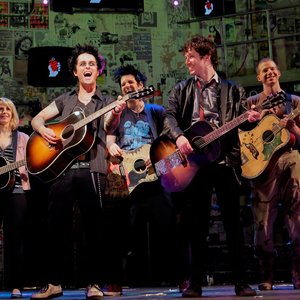 “The cast of American Idiot”的封面