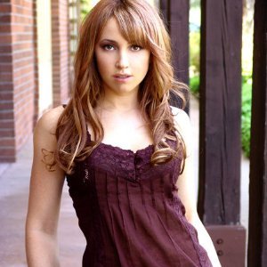 “Jennifer Tisdale”的封面