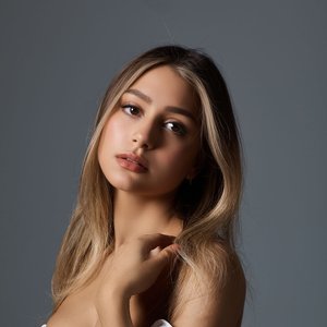 Ana Sky 的头像