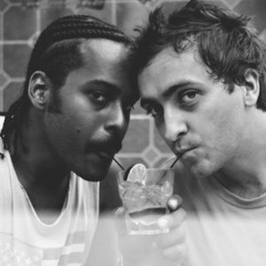 Hooray For Earth Vs. Twin Shadow 的头像