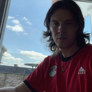 Alex Compton 的头像