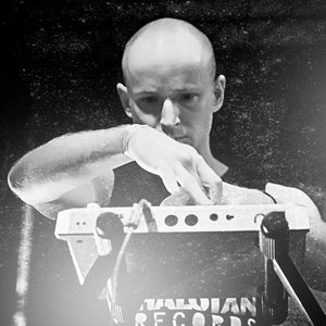 Adam Rå 的头像
