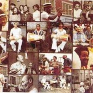 “Grupo Folklórico y Experimental Nuevayorquino”的封面