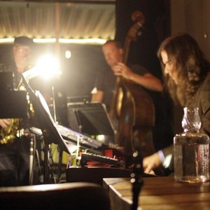 Graham Reynolds & The Golden Arm Trio 的头像