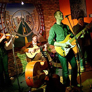 Mike Droho & The Compass Rose 的头像