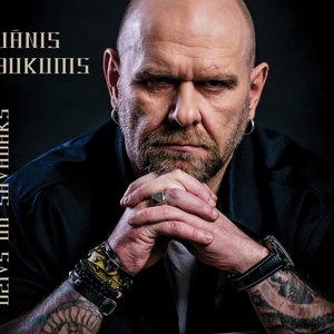 Dzīvs Un Savādāks