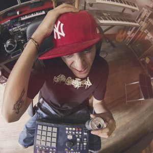 Bild för 'CROWN-OLOGY (Bootleg features)'