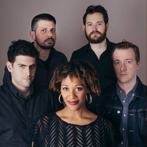 Brandi & The Alexanders 的头像