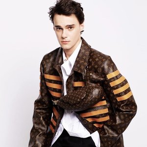 Mitchell Hope 的头像