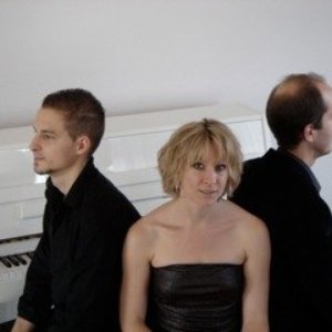 Recha-Maria Acoustic Trio 的头像