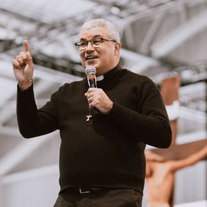 Padre Roger Luis 的头像