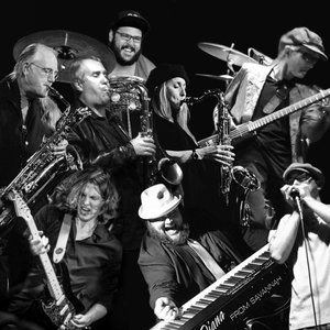 “Victor Wainwright & The WildRoots”的封面