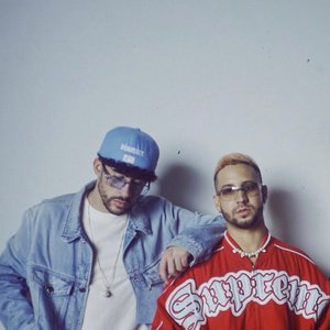 Bad Bunny & Mora 的头像