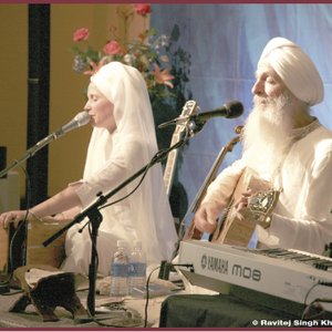 Guruganesha Singh & Snatam Kaur のアバター