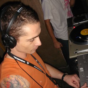 Dj 77 的头像