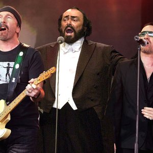 U2, Luciano Pavarotti için avatar