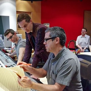 John Powell, Gavin Greenaway, DreamWorks Orchestra, Metro Voices Choir & Jenny O'Grady 的头像