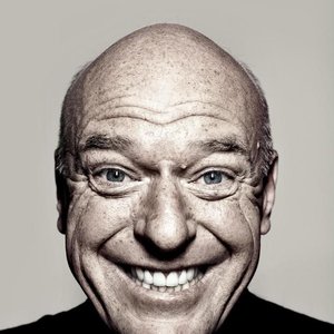 “Dean Norris”的封面