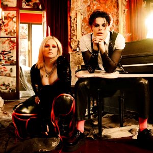 Avatar for Avril Lavigne, YUNGBLUD