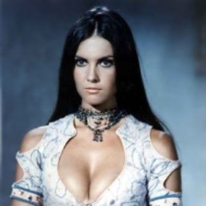 Caroline Munro 的头像