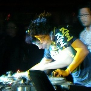 ANALOZIK 的头像