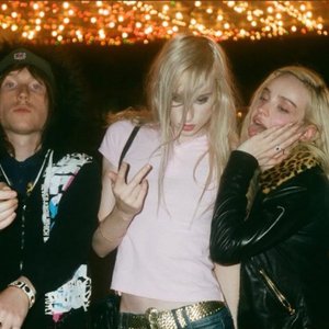 Kim Petras, Frost Children 的头像