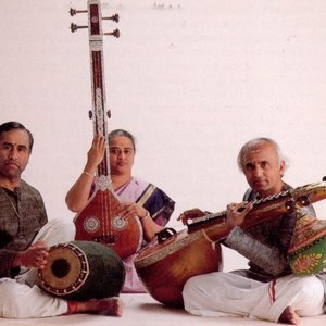 “Karaikudi Subramaniam & Trichy Sankaran”的封面