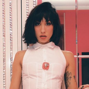 Isabella Lovestory 的头像