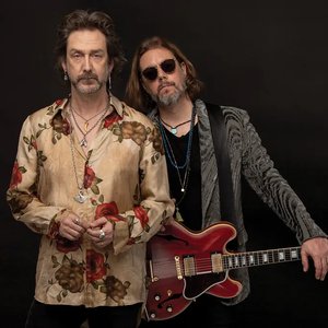 Chris & Rich Robinson 的头像