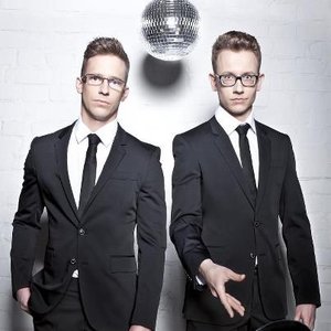 “Glassesboys”的封面