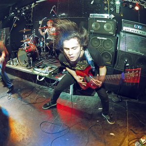 The Walls We Weaken のアバター