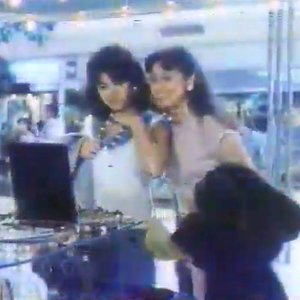076: 平和に輝く