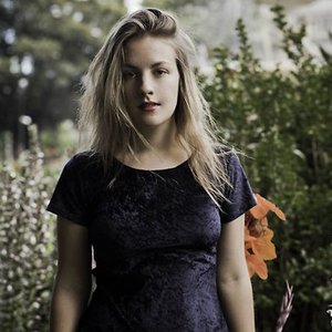 Emma Russack 的头像