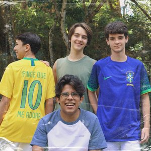 Finge Que Me Adora - Single