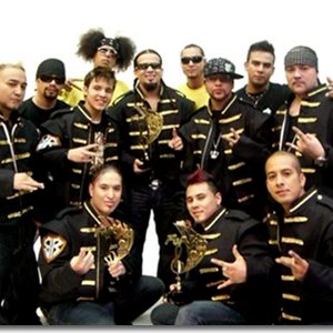 Cruz Martinez presenta Los Super Reyes 的头像