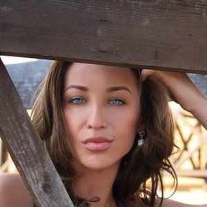 Alena Roxis 的头像