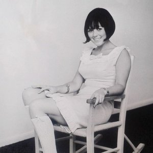 Dodie West 的头像
