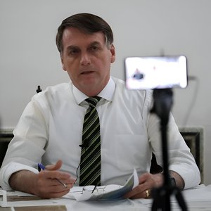 “Live com Presidente Jair Bolsonaro”的封面