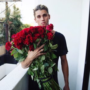 Jay Alvarrez 的头像