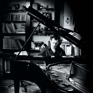 Kerem Görsev photo provided by Last.fm