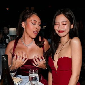 JENNIE, Childish Gambino, Kali Uchis 的头像