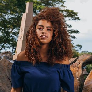 “Yasmin Olí”的封面