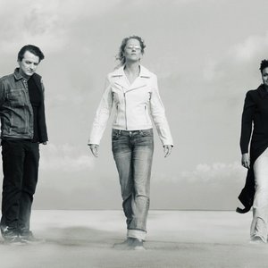 Milu mit Kim Sanders und Peter Heppner 的头像