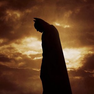 “Christian Bale; Michael Caine; Liam Neeson; Katie Holmes; Gary Oldman”的封面